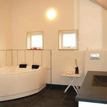 펜션 Lovely Home In Haderslev With Sauna *