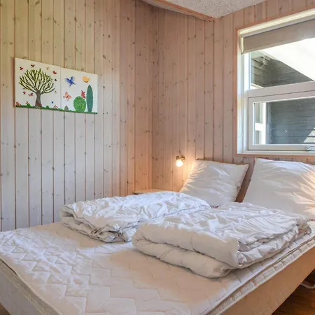 Holiday home Beautiful Home In Haderslev With Kitchen Rade